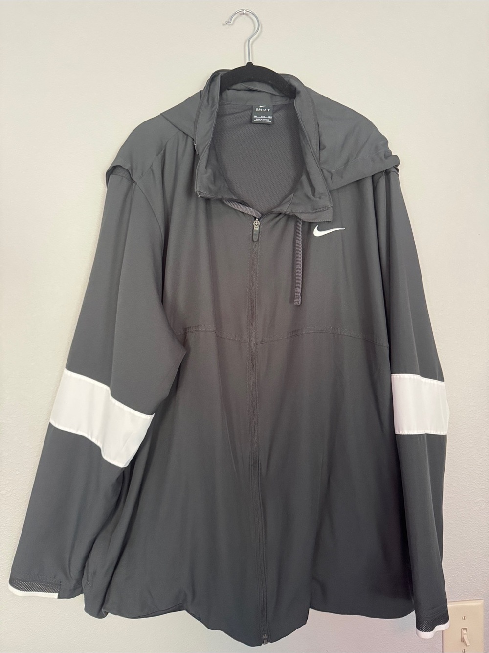Nike Men's Gray Windbreaker Jacket with White Sleeve Panels- Dry Fit 3X